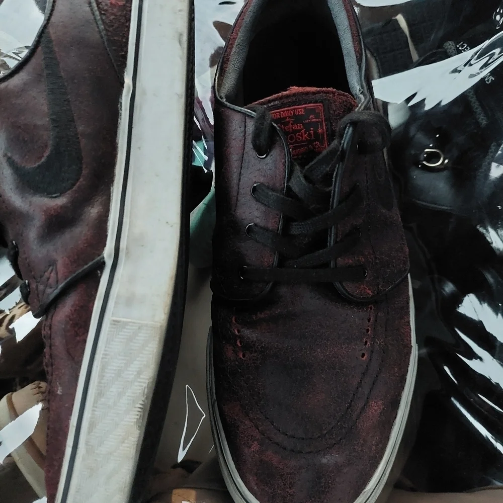 Nike Stefan Janoski Men's Red/Black Sneakers Sz 10.5 Swoosh. (D)